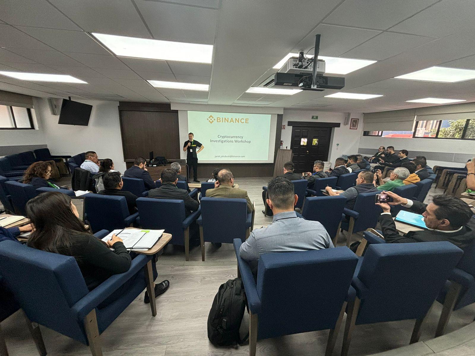 Binance kouluttaa Meksikon lainvalvontaa
